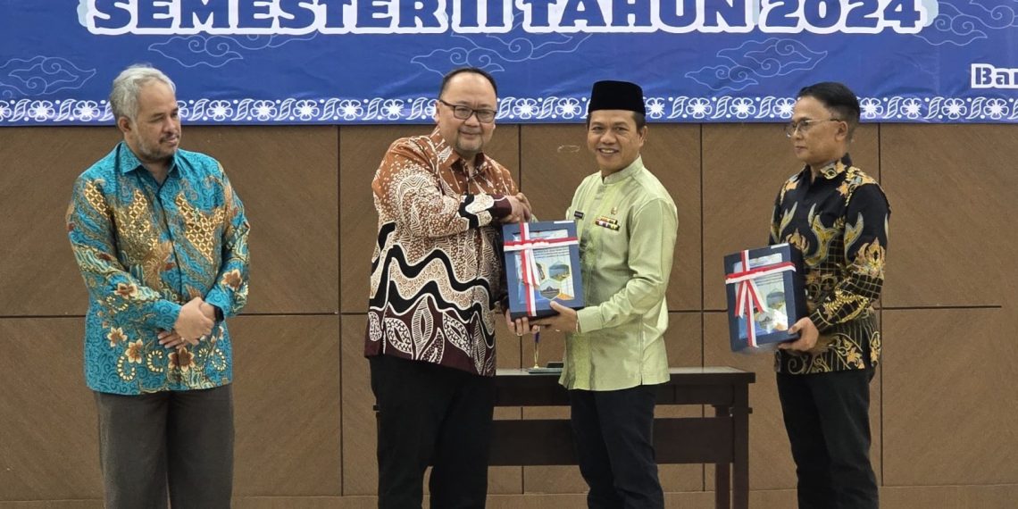 BPK Jabar Serahkan LHP Kinerja dan Kepatuhan Pajak Pemkab Bandung