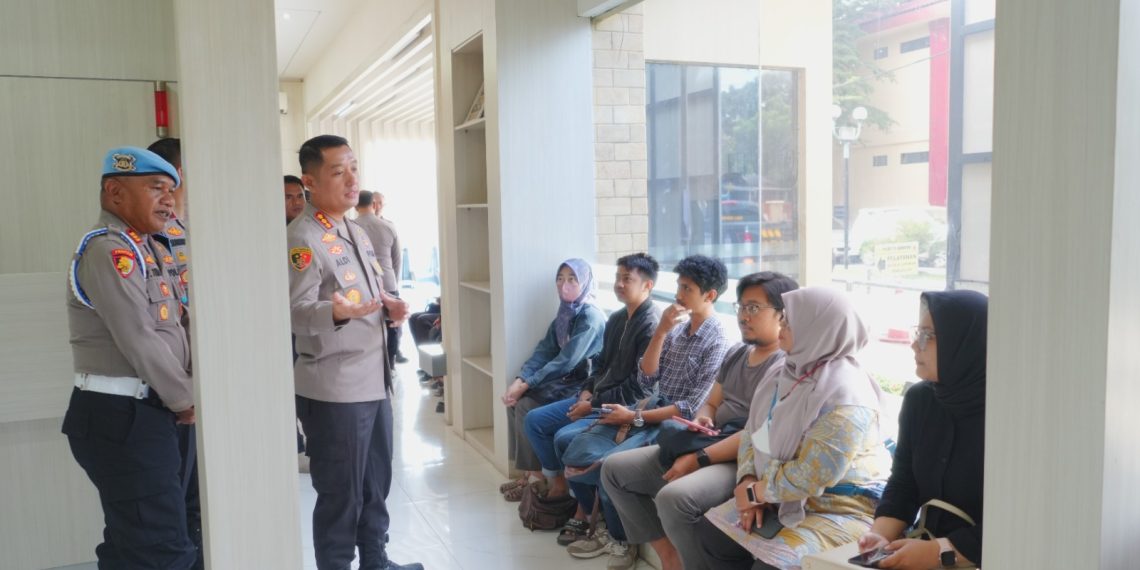 Kapolresta Bandung, Kombes Pol Aldi Subartono Tinjau Pelayanan Publik di Mapolresta Bandung