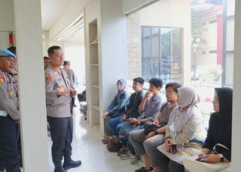 Kapolresta Bandung, Kombes Pol Aldi Subartono Tinjau Pelayanan Publik di Mapolresta Bandung