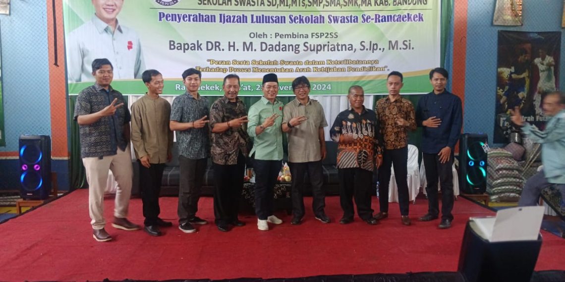 Pembagian Ijazah Kepada Para Siswa Bentuk Kepedulian Nyata Bupati Bandung