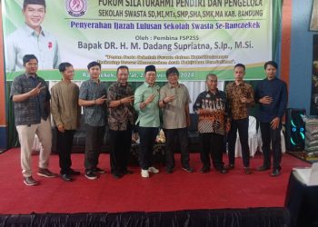 Pembagian Ijazah Kepada Para Siswa Bentuk Kepedulian Nyata Bupati Bandung