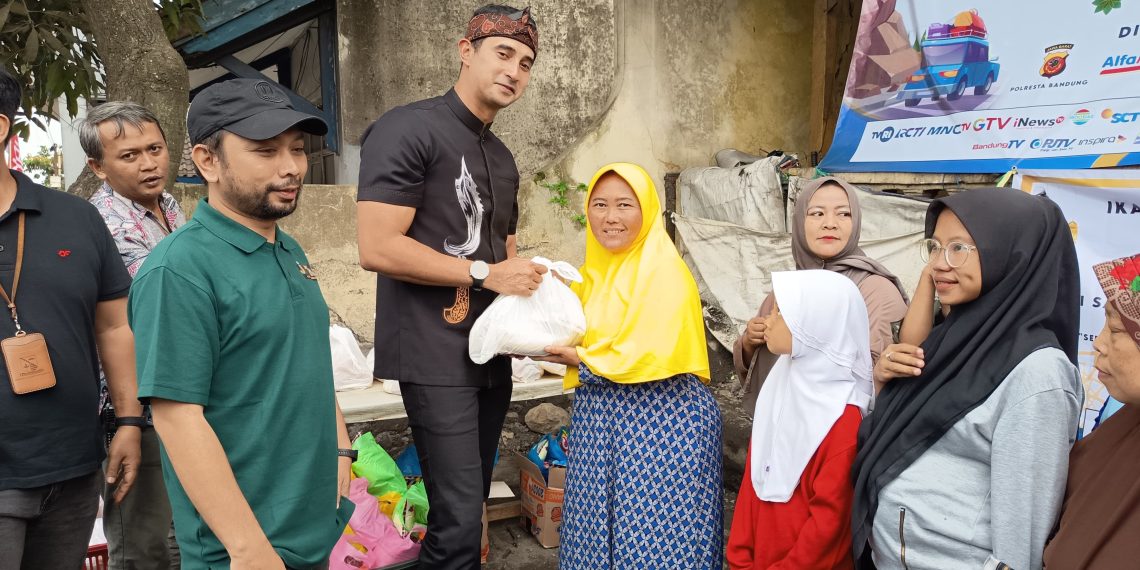 Sinergi untuk Masyarakat : IJTI Korda Bandung, Polresta Bandung, dan Pemkab Bandung Gelar Aksi Berbagi di Jalur Mudik Nagreg