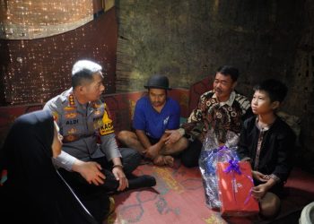 Mimpi Pak Enjang Jadi Nyata, Kapolresta Bandung Bedah Rumah Tak Layak Huni di Arjasari