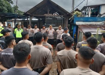 Kapolresta Bandung Turun Langsung Evakuasi dan Bantu Warga Terdampak Banjir di Majalaya