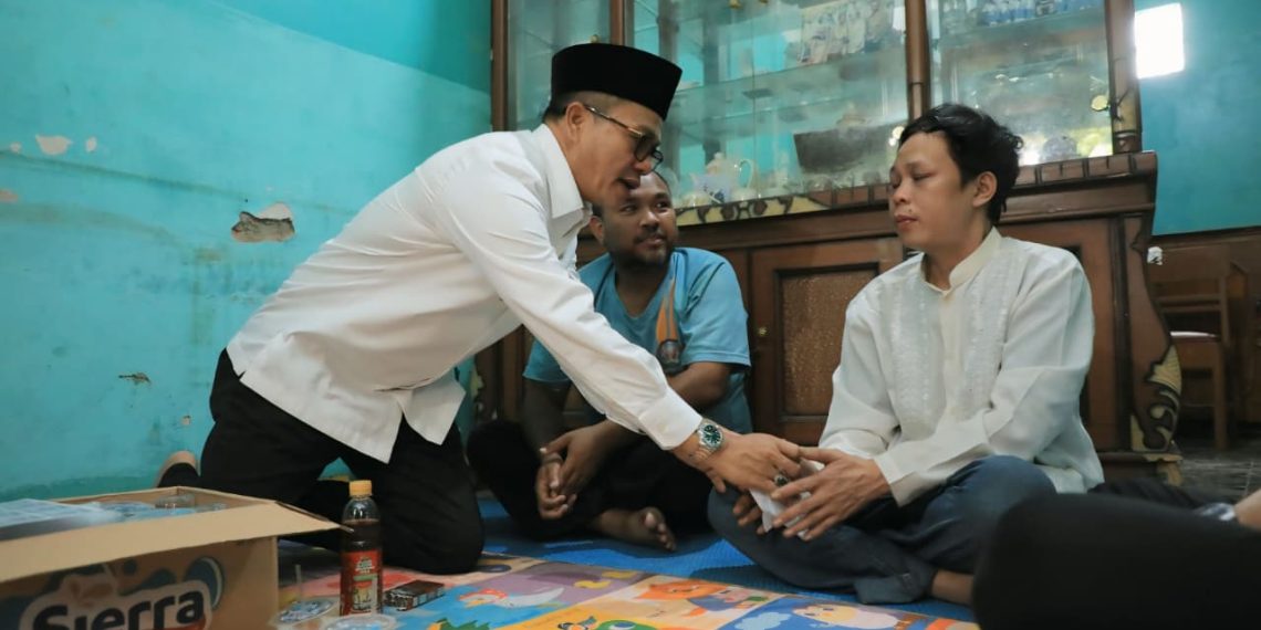 Bupati Bandung Bertakziyah ke Rumah Duka 2 Korban Terseret Arus Sungai di Banjaran